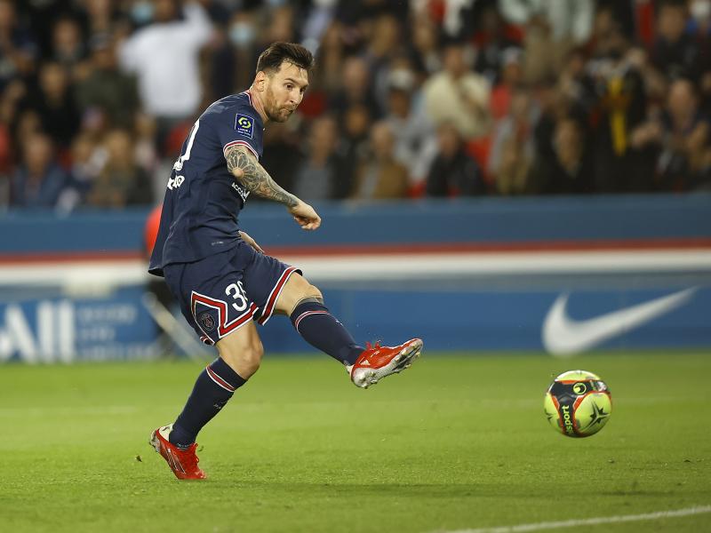Lionel Messi hits back at his critics