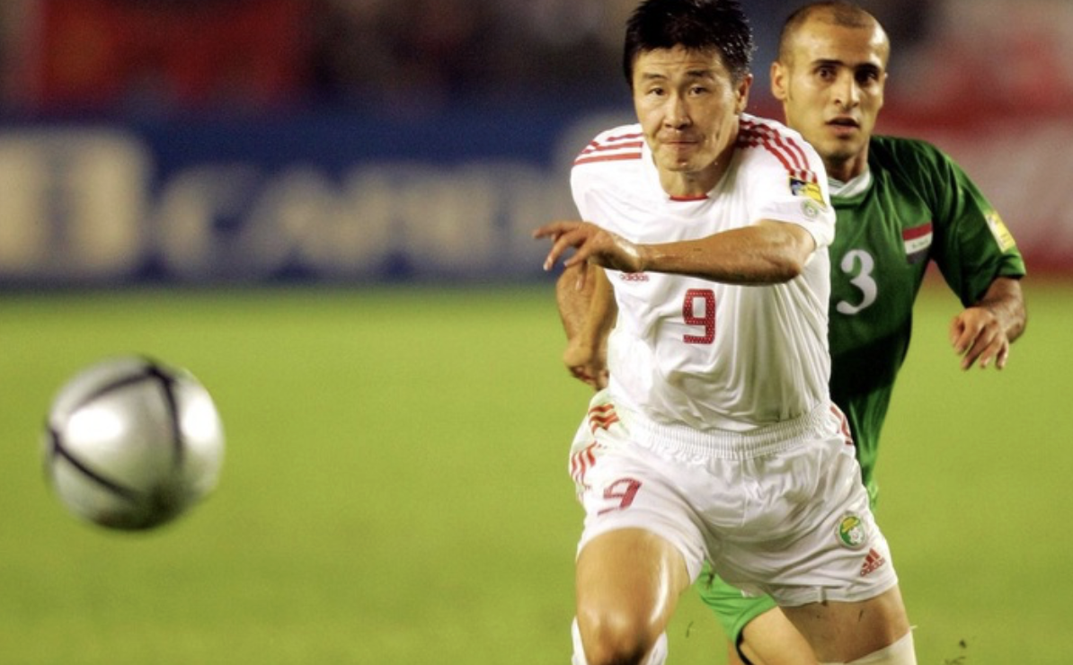 Hei Hai Dong played from 1992 to 2004 for the Chinese team