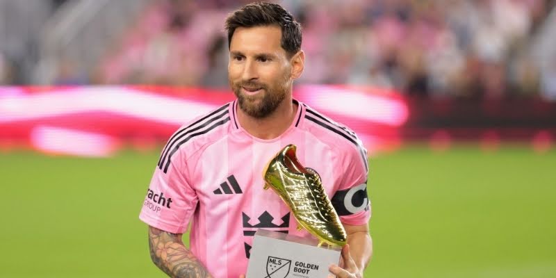 Celebrating a global icon in football.