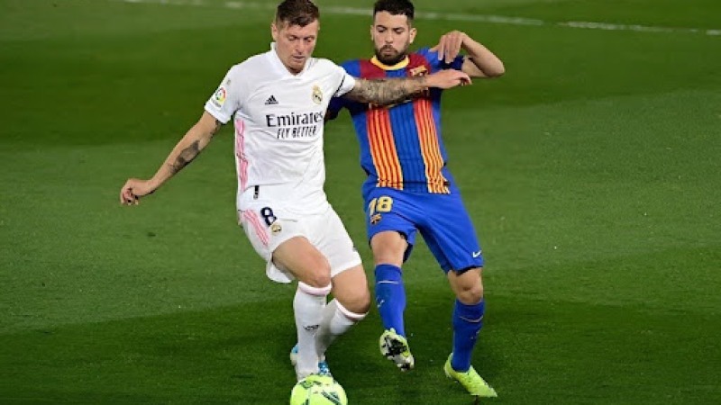 What Is a Regista? Duties, Role, and 5 Midfield Masters